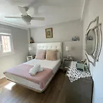 Privatunterkunft Cozy In Stylish Flat Just Steps From The *