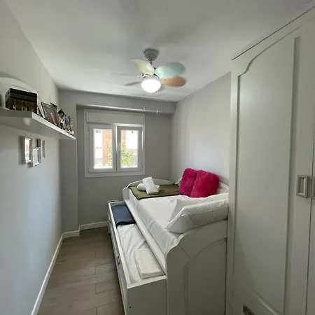 Cozy In Stylish Flat Just Steps From The Habitación en casa particular Cádiz