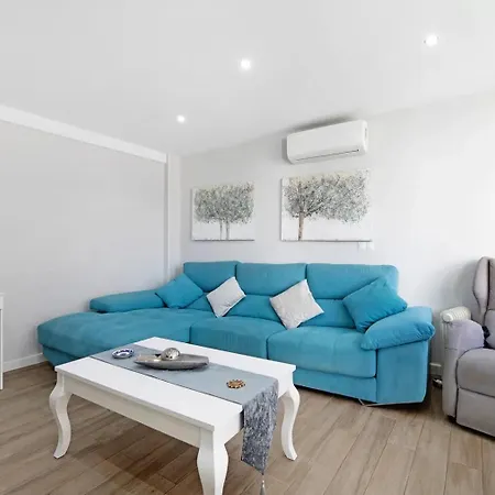 Cozy In Stylish Flat Just Steps From The Homestay